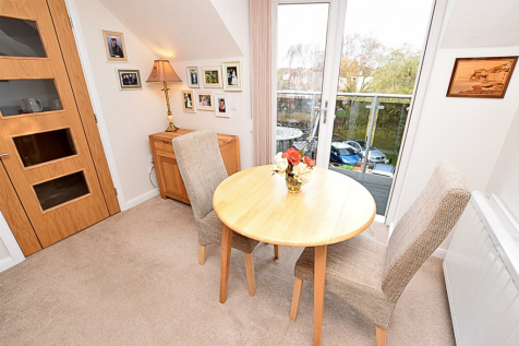 LOUNGE DINING ROOM
