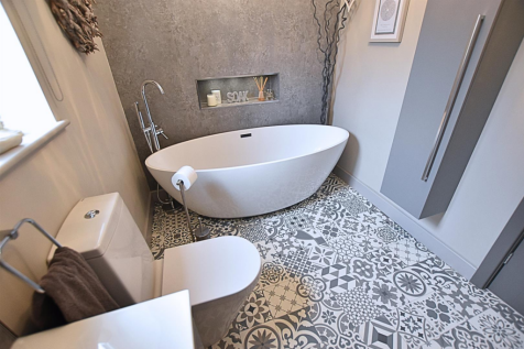 FAMILY BATHROOM