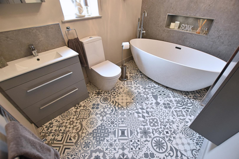 FAMILY BATHROOM