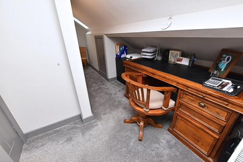 OFFICE/DRESSING ROOM