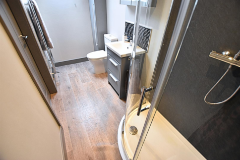 EN SUITE SHOWER ROOM