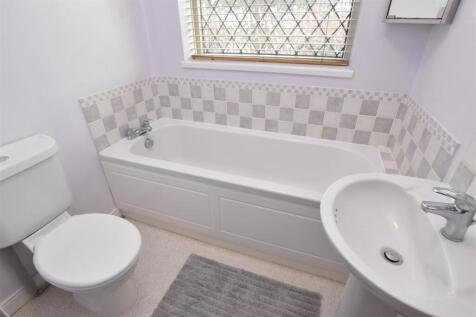 BATHROOM (FRONT)