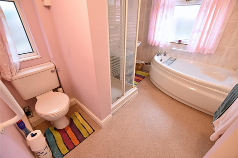 BATHROOM (GROUNDFLOOR)