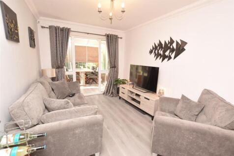 SITTING / DINING ROOM