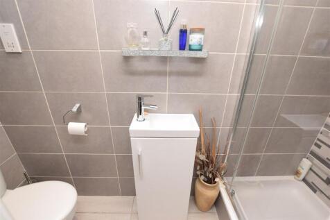 EN SUITE SHOWER ROOM