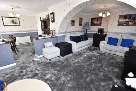 LOUNGE/DINING ROOM
