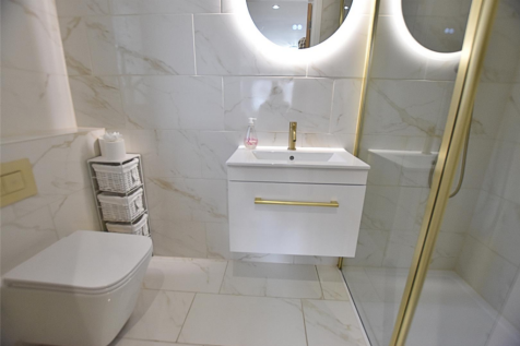 EN SUITE SHOWER ROOM