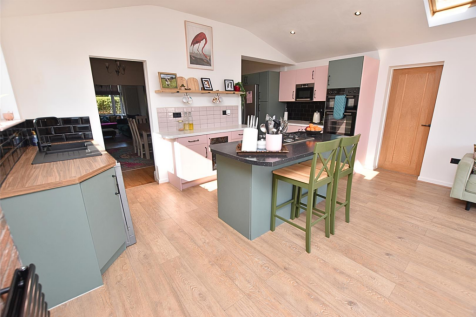 LIVING KITCHEN DINER