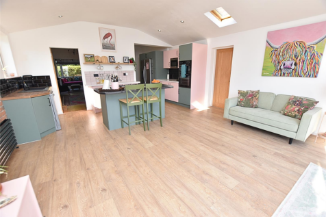 LIVING KITCHEN DINER