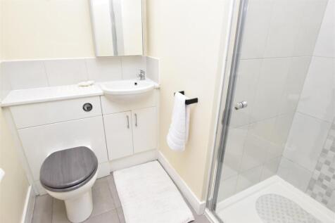 EN SUITE SHOWER ROOM