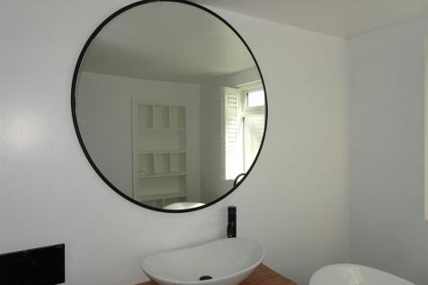 BATHROOM - additional photograph