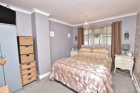 BEDROOM 1 (FRONT)