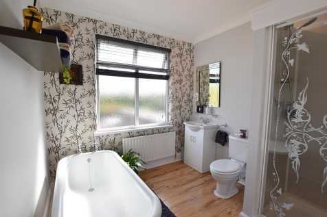 BATHROOM/WC