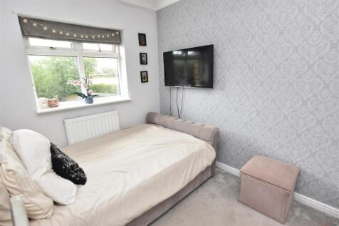BEDROOM 3 (REAR)