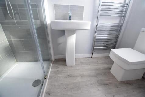 EN SUITE SHOWER ROOM