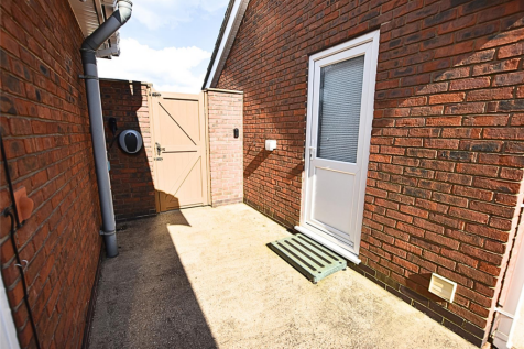 SIDE ENTRANCE &amp; ELECTRIC CHARGER