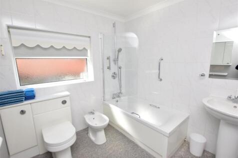 BATHROOM/WC