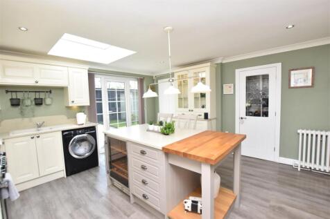 ISLAND UNIT PHOTO