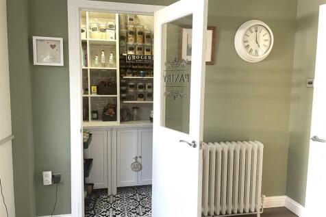 Pantry LS.jpg
