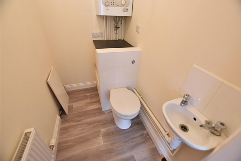 CLOAKROOM/UTILITY