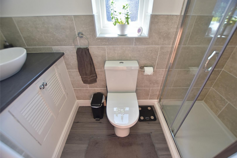 EN SUITE SHOWER ROOM