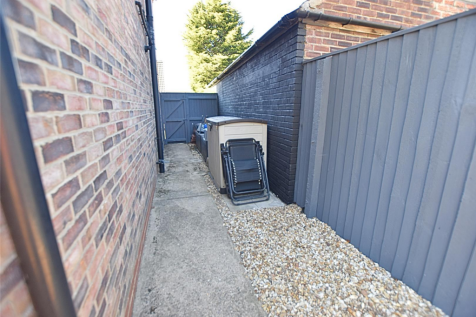 SIDE GARDEN