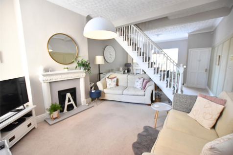 LOUNGE DINING ROOM