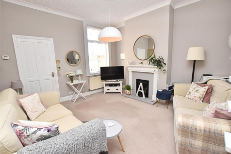 LOUNGE DINING ROOM