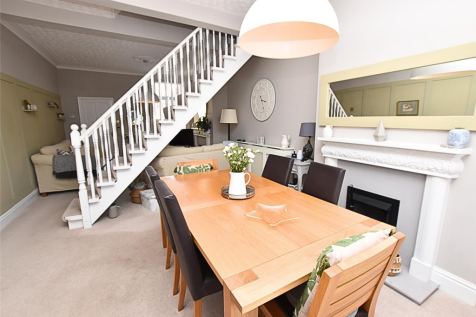 LOUNGE DINING ROOM