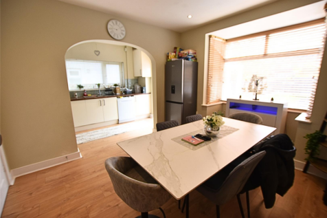 DINING/SITTING ROOM
