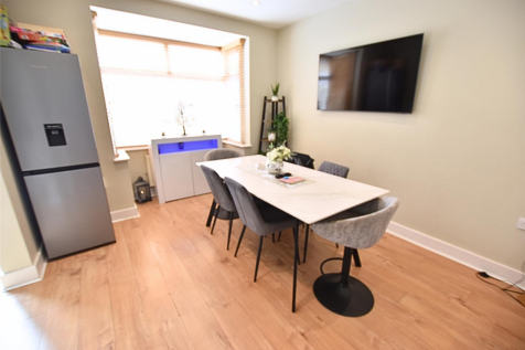 DINING/SITTING ROOM