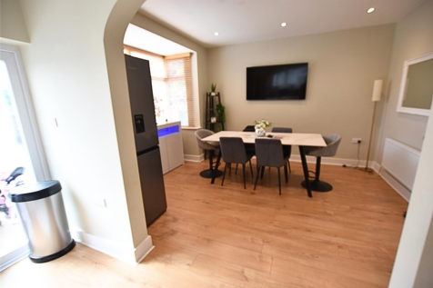 DINING/SITTING ROOM