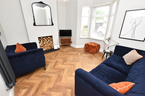 FRONT RECEPTION LOUNGE