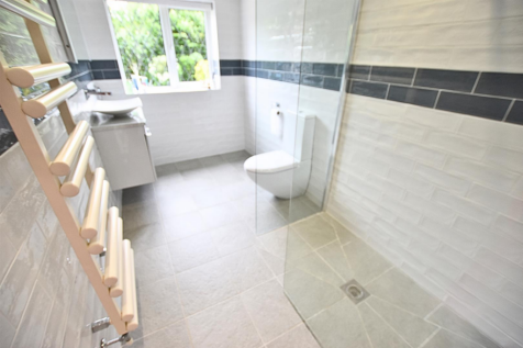 SHOWER ROOM