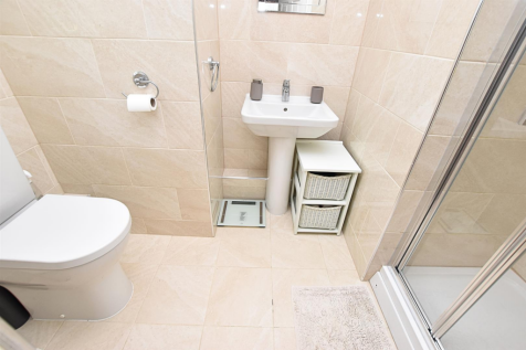 EN SUITE SHOWER ROOM