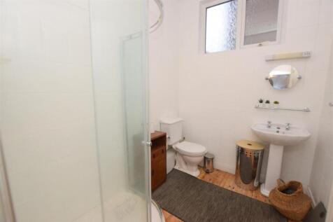 SHOWER ROOM/WC