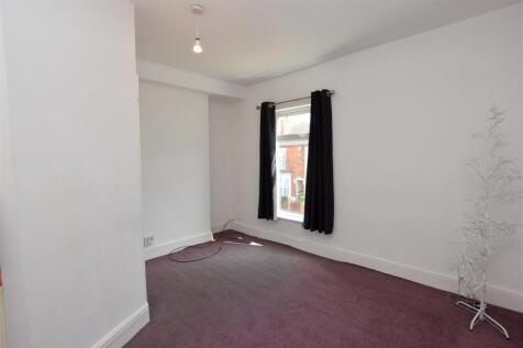 BEDROOM 1 (FRONT)