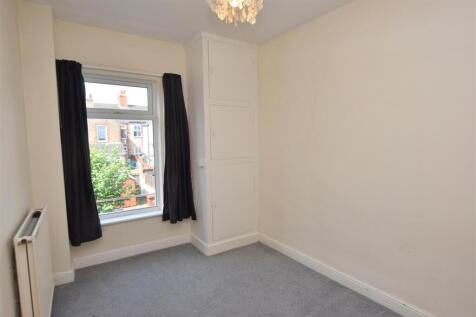 BEDROOM 3 (REAR)