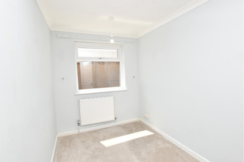 BEDROOM 2 (SIDE)