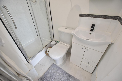EN SUITE SHOWER ROOM