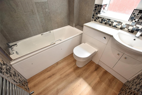 EN SUITE BATHROOM