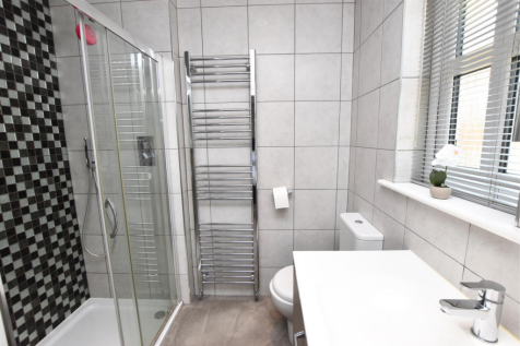 EN SUITE SHOWER ROOM