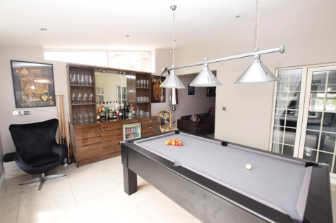 POOL AND BAR AREA PHOTO