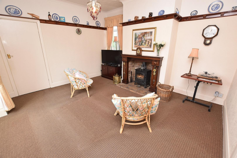 DINING/SITTING ROOM