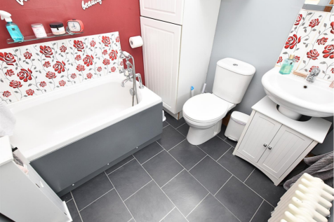 EN SUITE BATHROOM