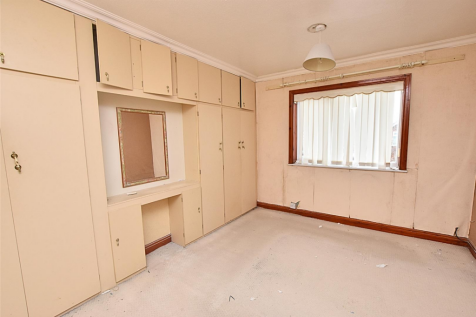 BEDROOM 1 (FRONT)