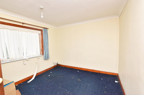 BEDROOM 2 (REAR)
