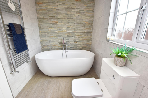 FAMILY BATHROOM/WC