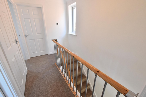 FIRST FLOOR LANDING