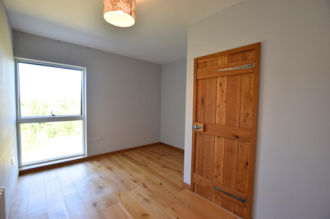 BEDROOM 3 (REAR)